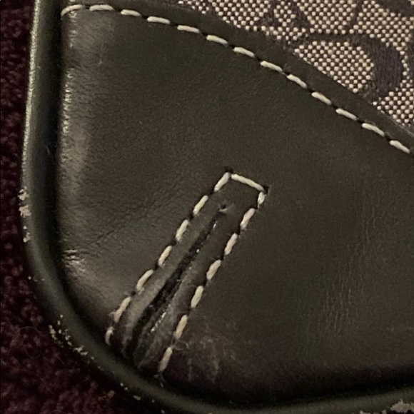 🎉🌸💝 HOST PICK 💝🌸🎉 Vintage Coach Wristlet - Black and Gray - Picture 7 of 10